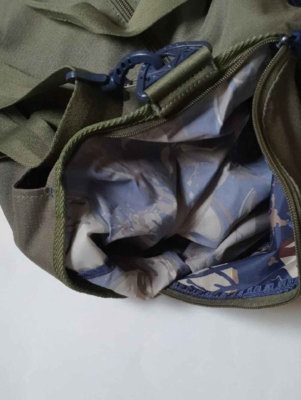 LeSportsac Olive Green Men's Duffel Bag with Shoulder Strap